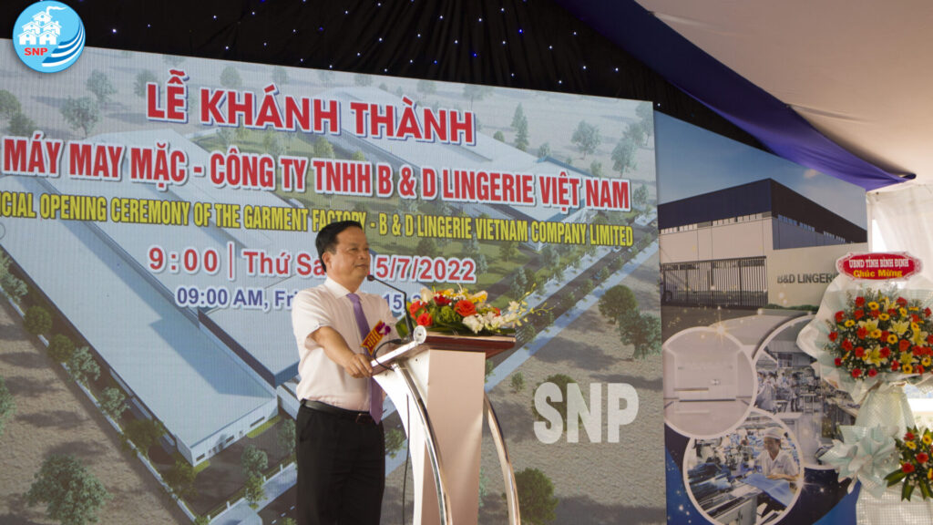 Phó Chủ tịch Thường trực Ủy ban nhân dân tỉnh kiêm Trưởng Ban Quản lý khu kinh tế Nguyễn Tuấn Thanh phát biểu tại buổi lễ