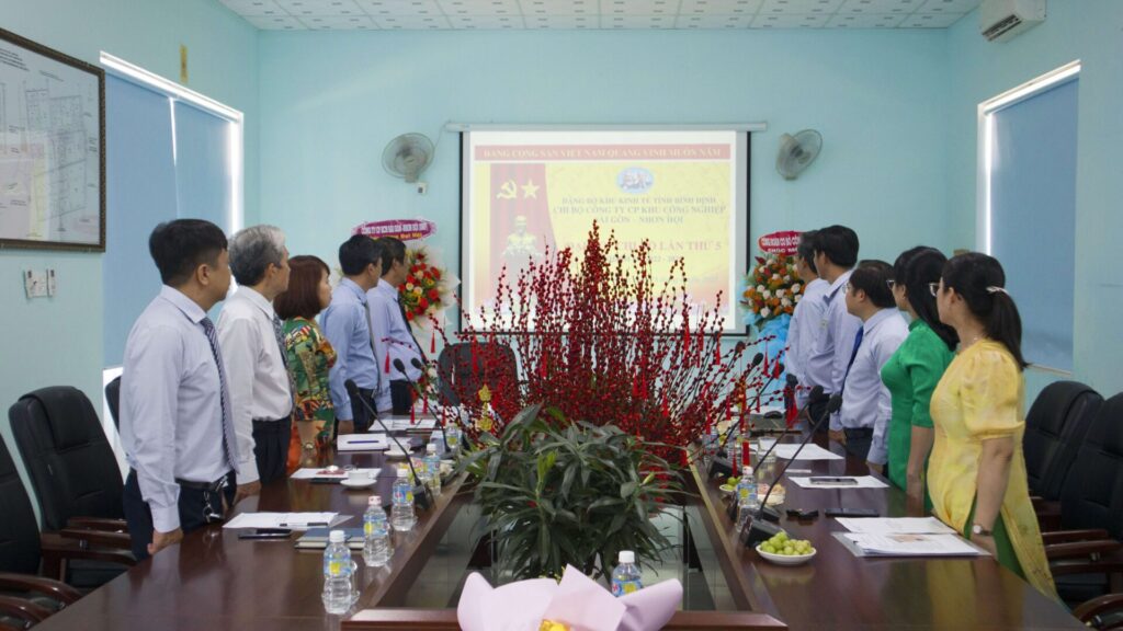 Chào cờ khai mạc Đại hội chi bộ Công ty CP KCN Sài Gòn - Nhơn Hội nhiệm kỳ 2022-2025