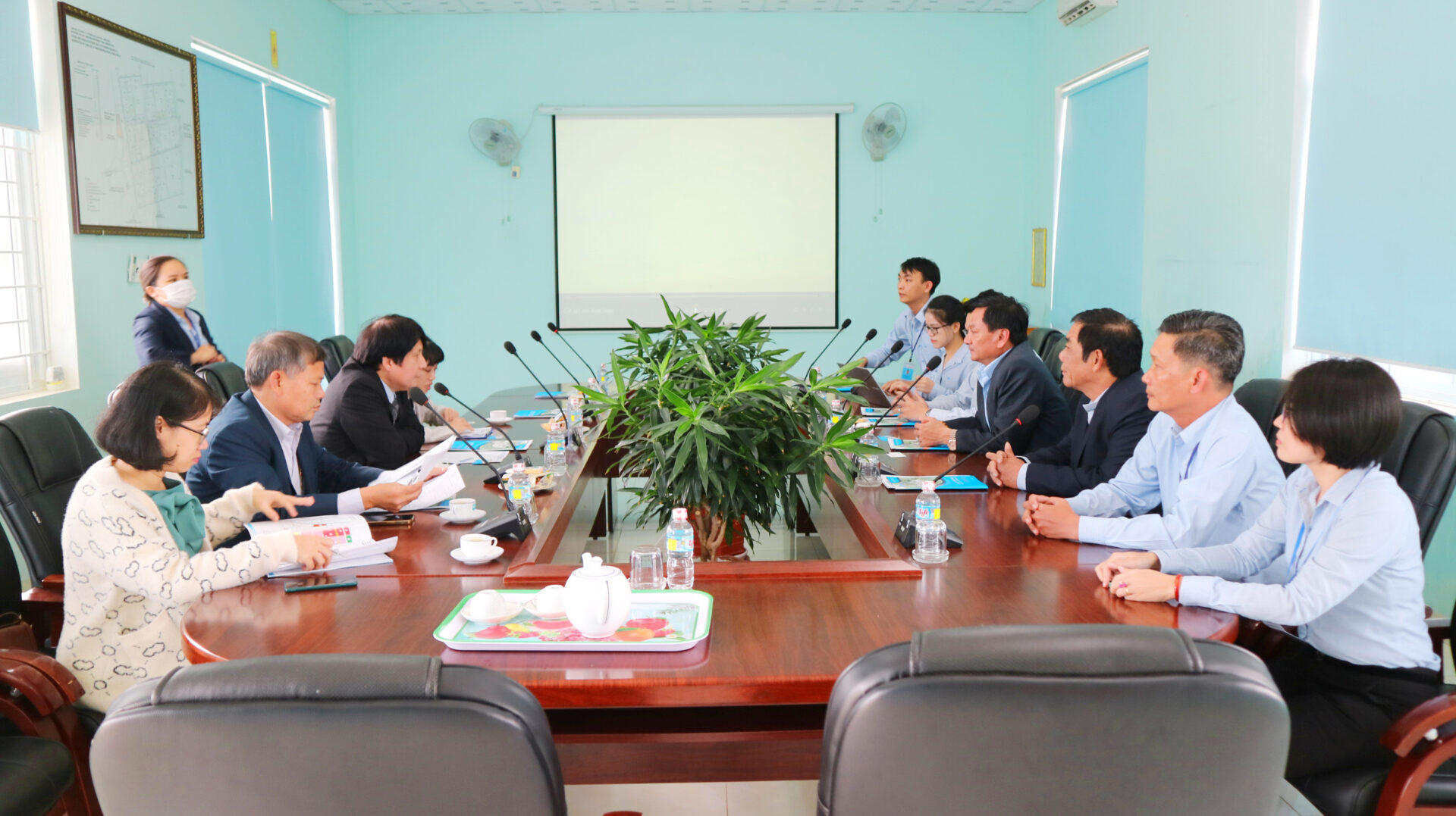 Tổng Lãnh sự quán Nhật Bản tại Thành phố Đà Nẵng đến tham quan và làm