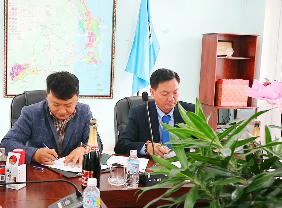 Lễ kí kết thỏa thuận thuê đất giữa Công ty CP KCN Sài Gòn - Nhơn Hội và Công ty TNHH Tổng hợp Tân Đại Nam