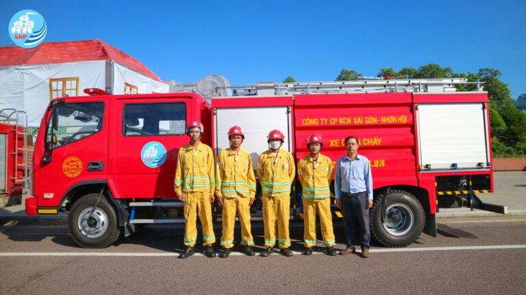Xe chữa cháy và Đội PCCC của Công ty CP KCN Sài Gòn - Nhơn Hội tại Hội thi