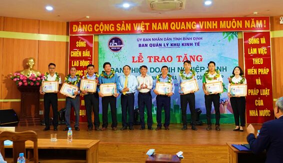 Lễ trao tặng danh hiệu Doanh nghiệp trong Khu kinh tế Nhơn Hội và các khu công nghiệp