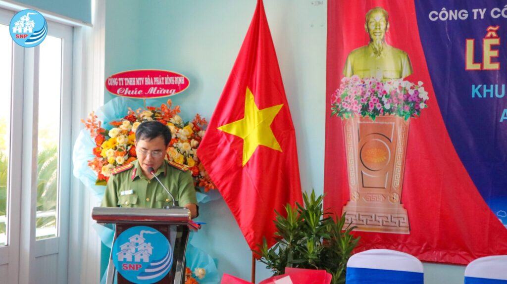 Thượng tá Lê Hồng Dũng – Phó TP An ninh kinh tế, Công an tỉnh Bình Định, phát biểu tại buổi lễ