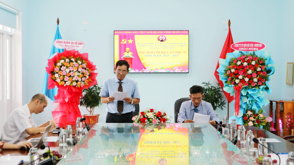 Đồng chí Trần Thanh Hoàng báo cáo tại Đại hội