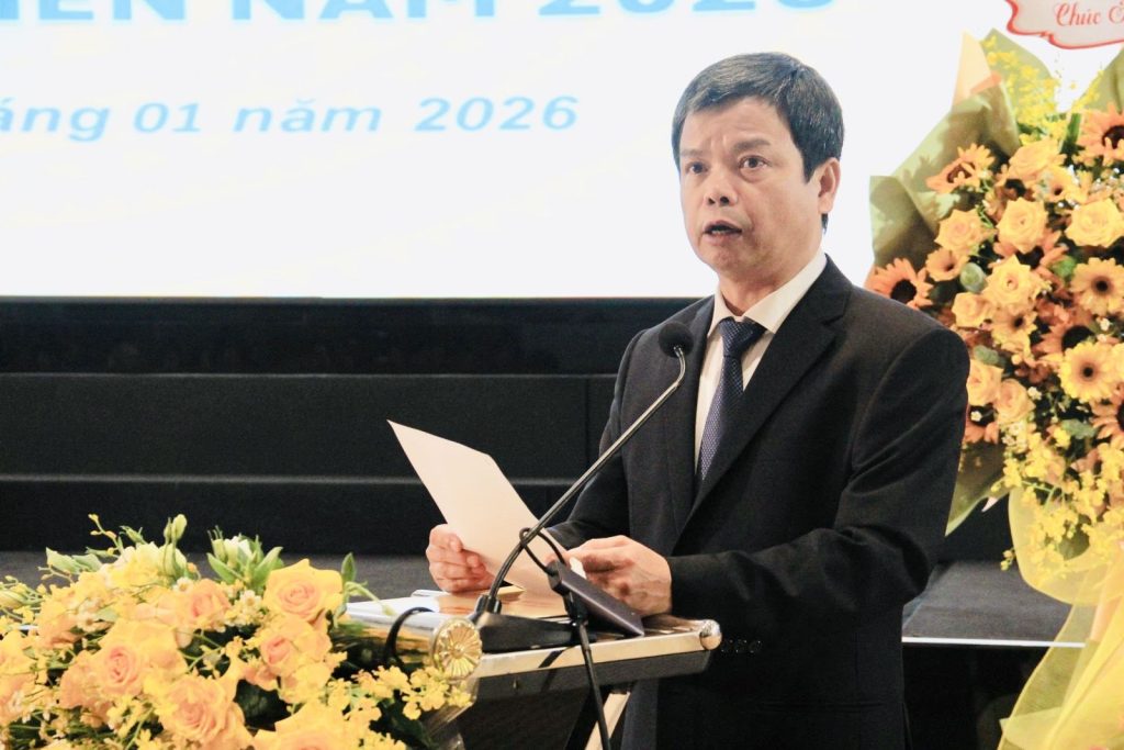 Phó Chủ tịch UBND tỉnh Nguyễn Hữu Quế thông tin về tình hình quản lý, đầu tư, phát triển khu, cụm công nghiệp trên địa bàn tỉnh năm 2025