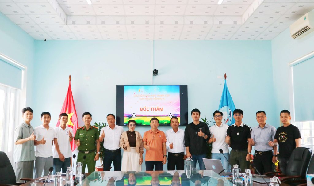 bóng đá mini tranh cúp